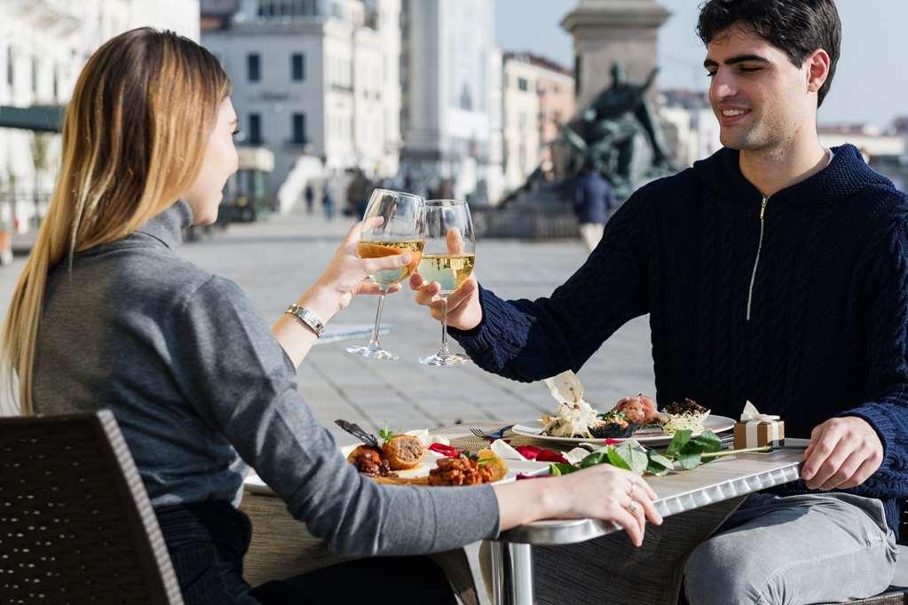 Savoia & Jolanda Venecia